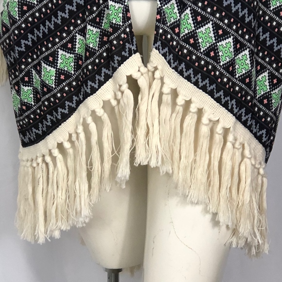 Fun Aztec Print Kimono with Fringe F452 - Picture 3 of 7